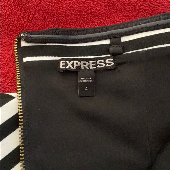 Express Patterned Dress - Picture 3 of 4